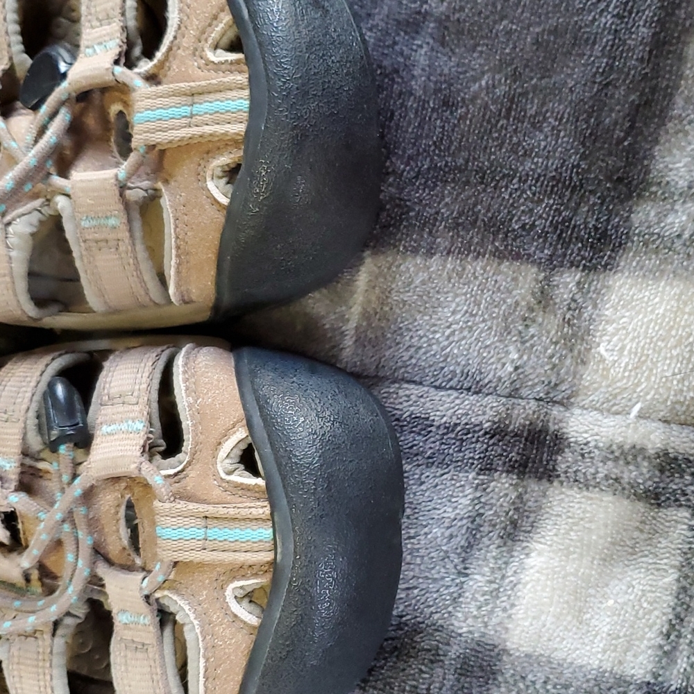 Keen Shoes - Picture 3 of 11